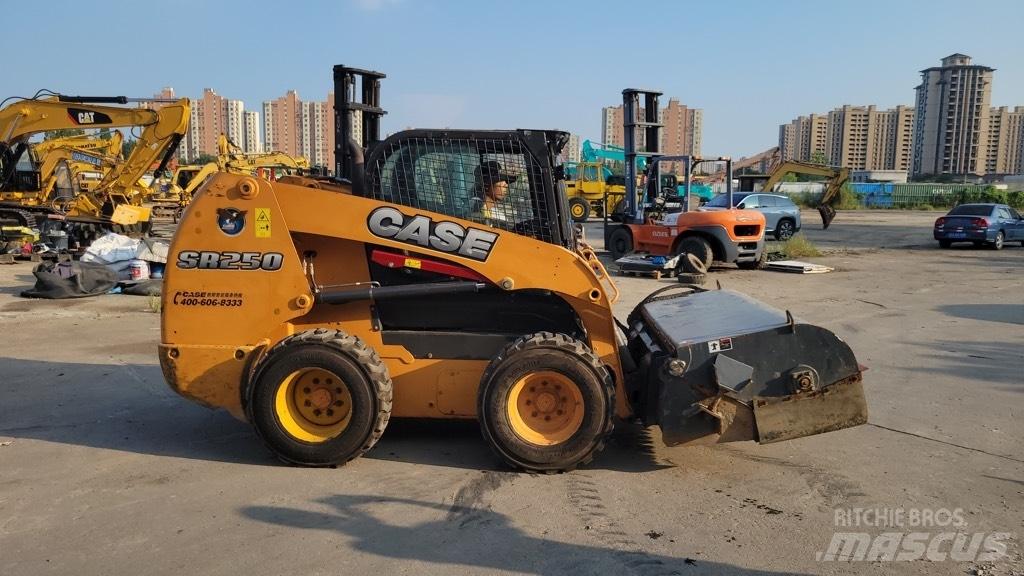 CASE SR 250 Lietoti riteņu kompaktiekrāvēji