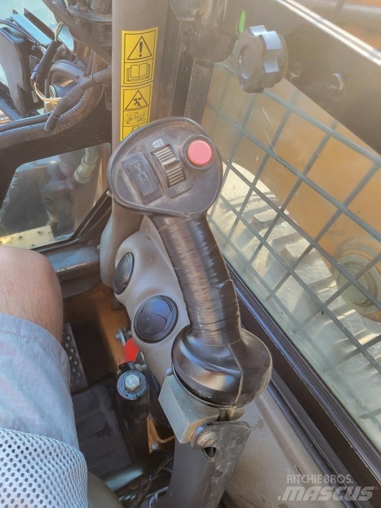 CASE SR 250 Lietoti riteņu kompaktiekrāvēji