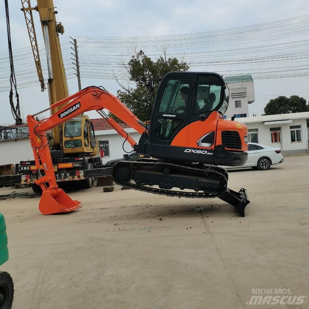 Doosan DX 60 Kāpurķēžu ekskavatori