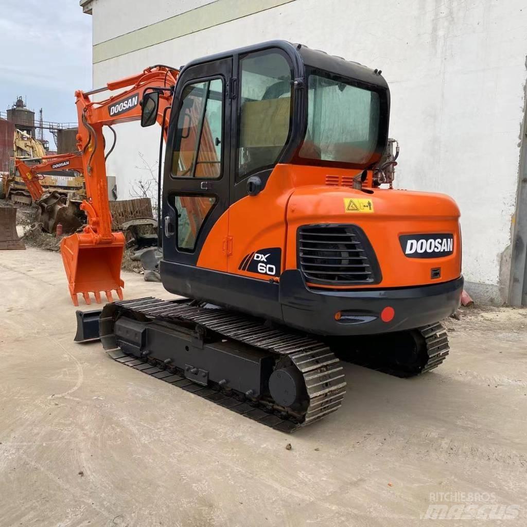 Doosan DX 60 Kāpurķēžu ekskavatori
