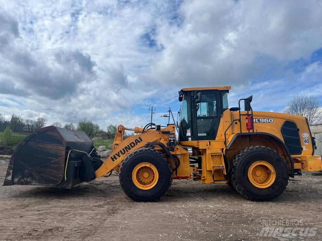 Hyundai HL 960 Iekrāvēji uz riteņiem