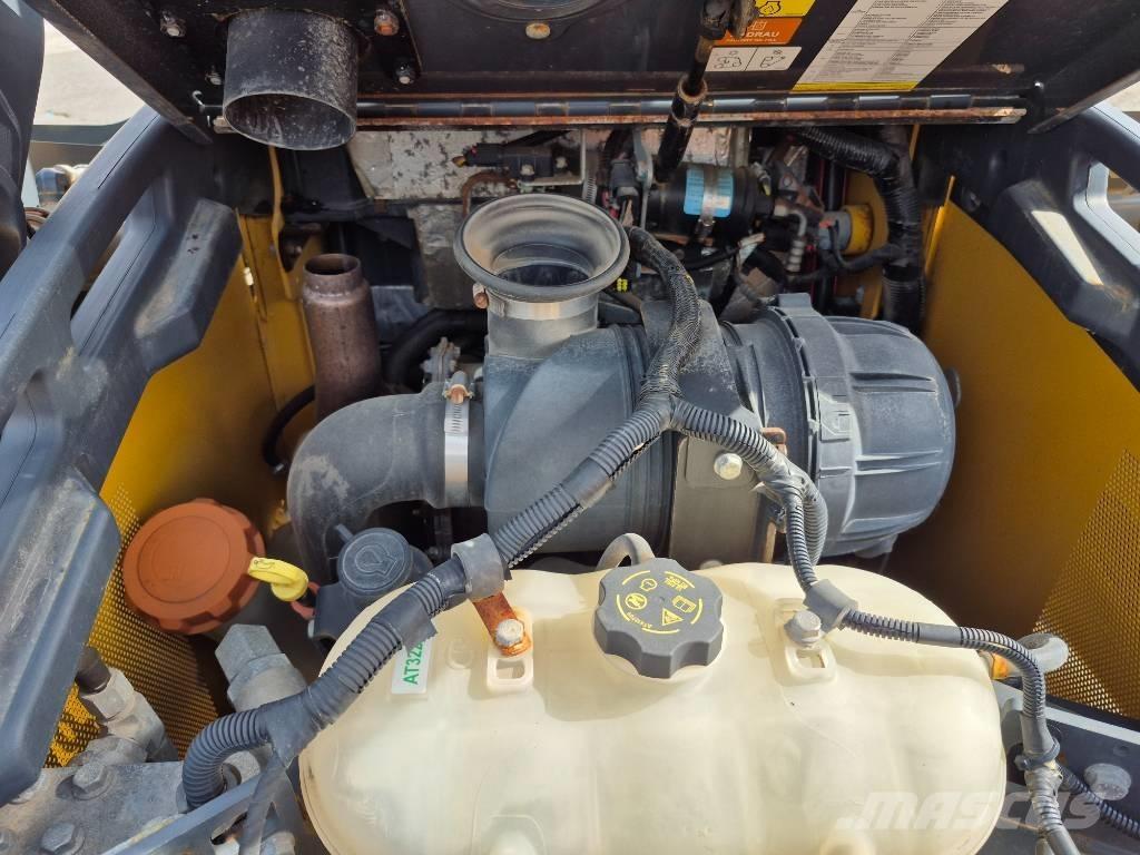 John Deere 320G Lietoti riteņu kompaktiekrāvēji