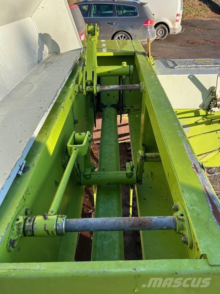 CLAAS Markant 51 Ķīpu preses