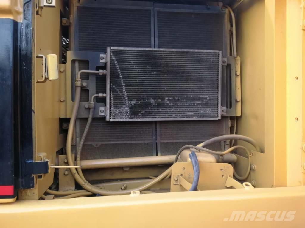 CAT 320C Kāpurķēžu ekskavatori