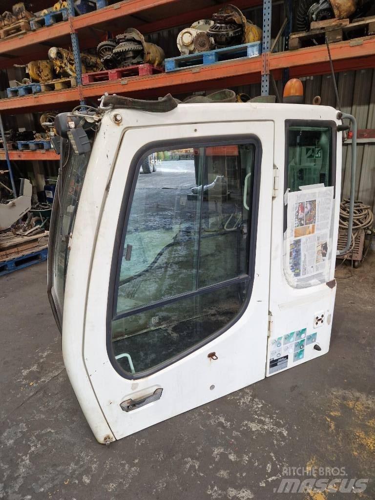 Liebherr A 904 C Kabīnes un interjers