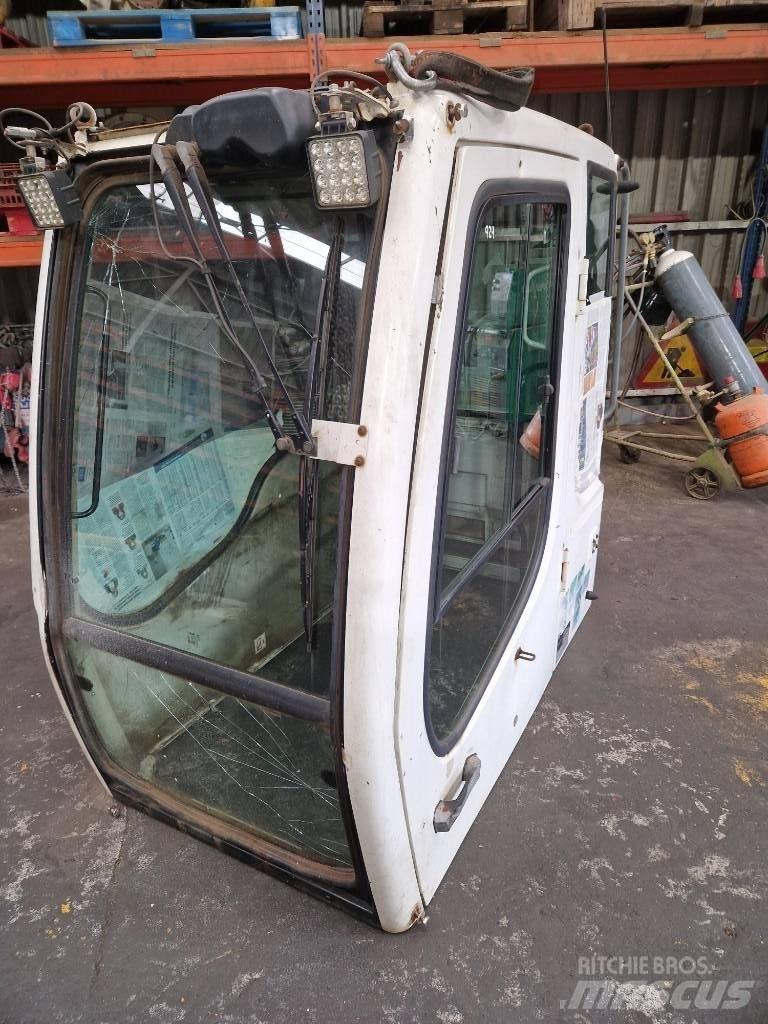 Liebherr A 904 C Kabīnes un interjers
