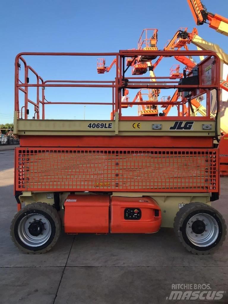 JLG 4069 LE Šķerveida pacēlāji