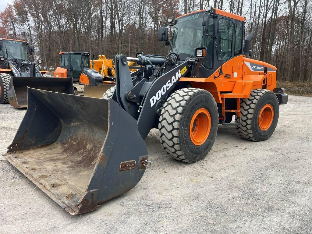 Doosan DL 250 Iekrāvēji uz riteņiem