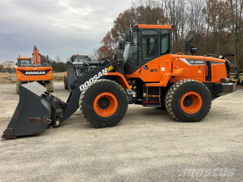 Doosan DL 250 Iekrāvēji uz riteņiem