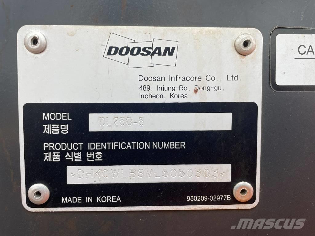 Doosan DL 250 Iekrāvēji uz riteņiem