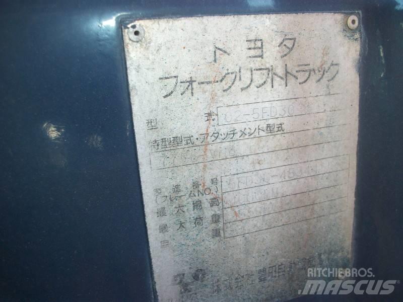 Toyota 5 FD 30 Tehnika ar dīzeļa dzinēju