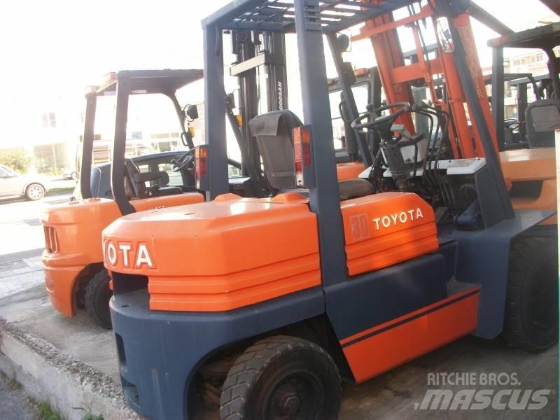 Toyota 5 FD 30 Tehnika ar dīzeļa dzinēju