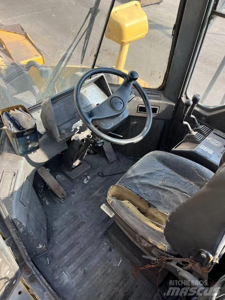 Komatsu WA 470 Iekrāvēji uz riteņiem