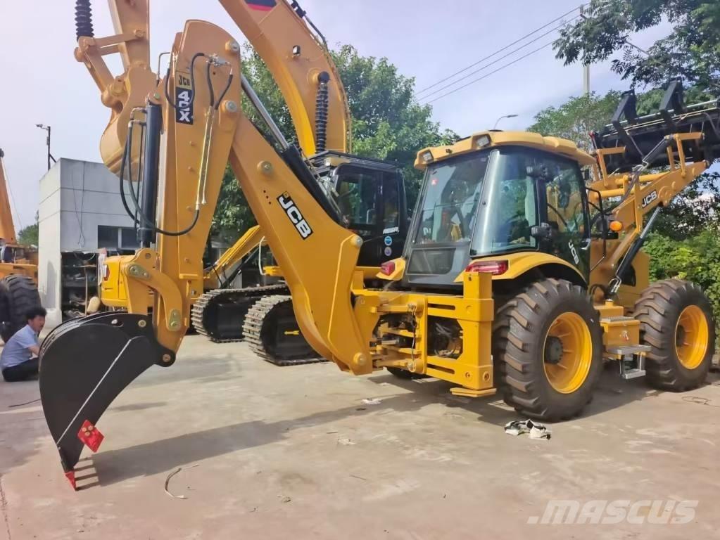 JCB 4 CX Ekskavatori-iekrāvēji