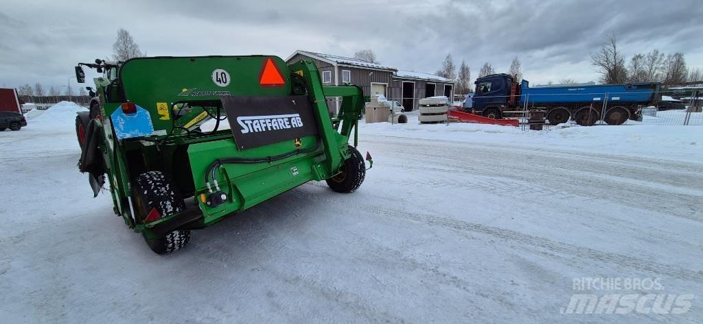 John Deere 835 Pļaujmašīnas ar kondicionieri