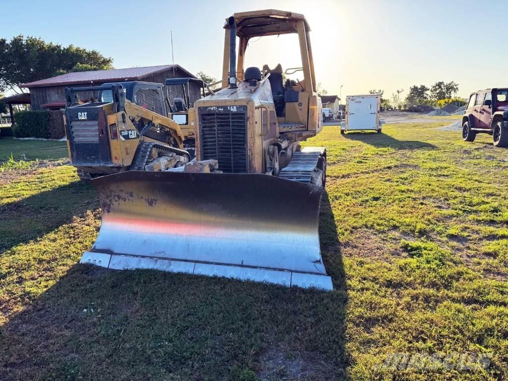 CAT D 3 G Kāpurķēžu buldozeri