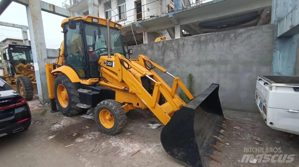 JCB 3 CX Iekrāvēji uz riteņiem