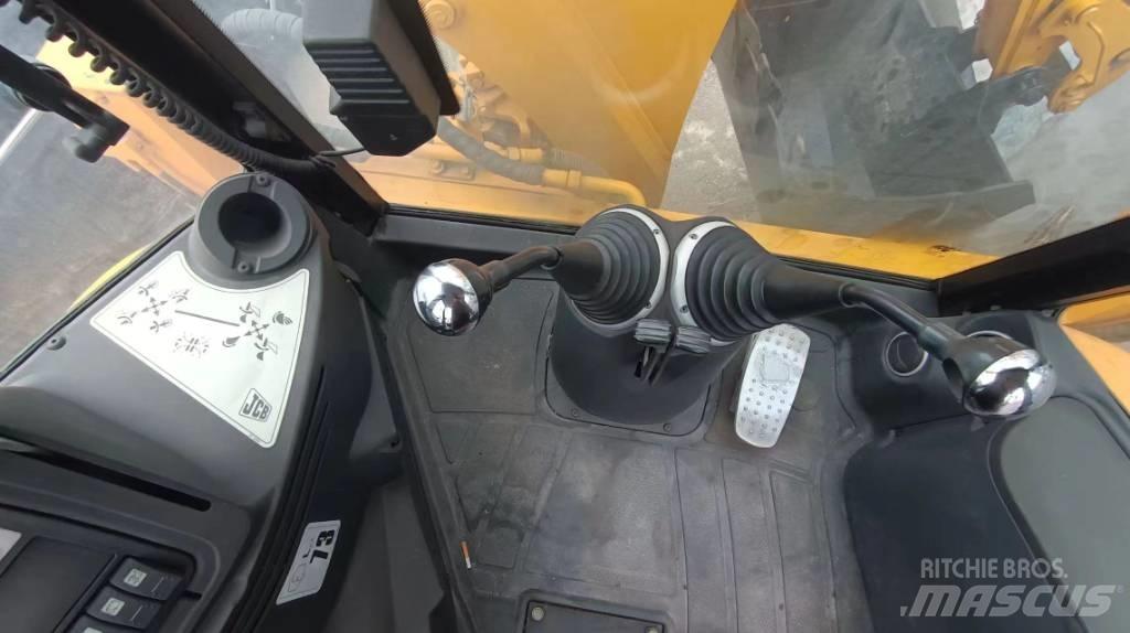 JCB 3 CX Iekrāvēji uz riteņiem