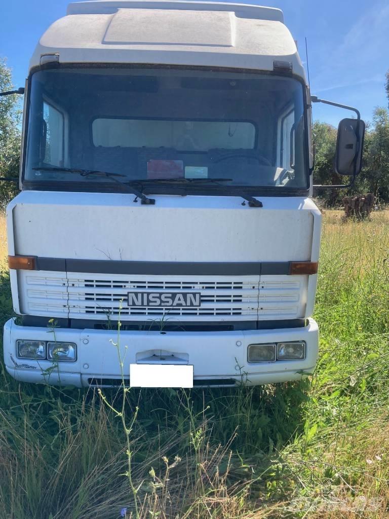 Nissan CAMPER L70 Kemperi un dzīvojamās piekabes