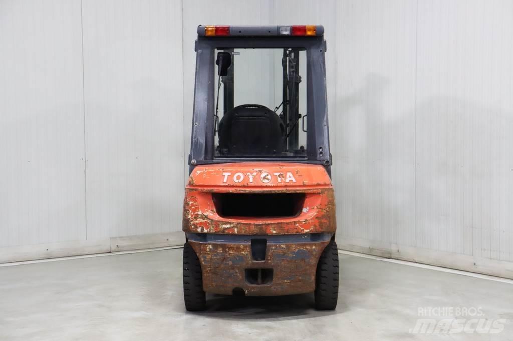 Toyota 62-7FDF25 Tehnika ar dīzeļa dzinēju