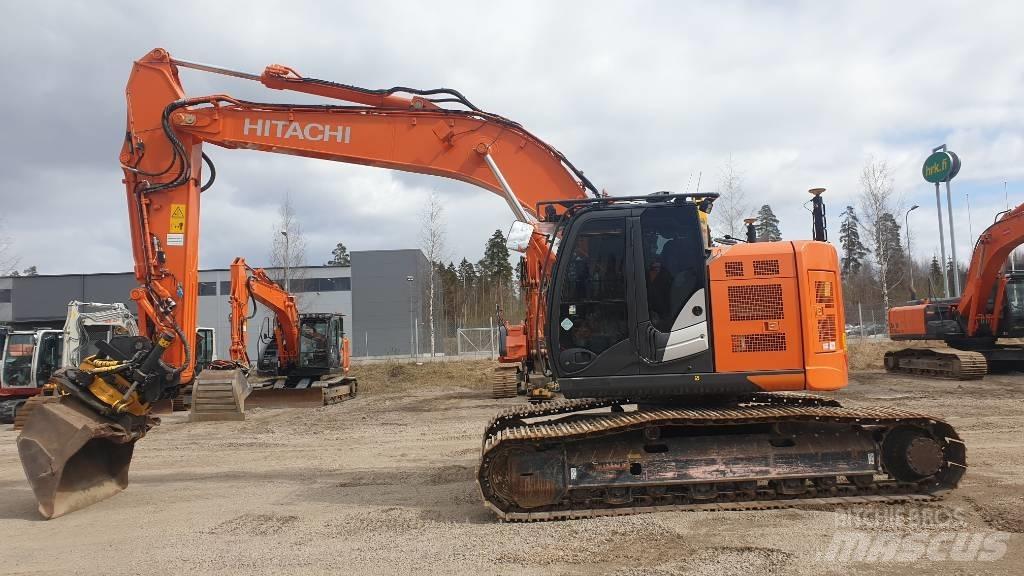 Hitachi ZX225USLC-6 Kāpurķēžu ekskavatori