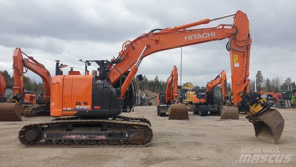Hitachi ZX225USLC-6 Kāpurķēžu ekskavatori