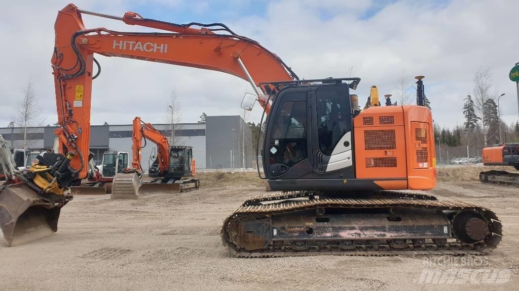 Hitachi ZX225USLC-6 Kāpurķēžu ekskavatori