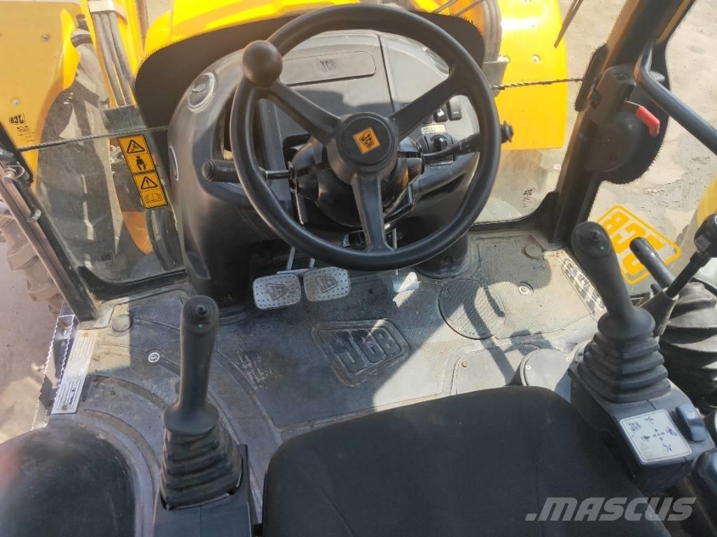 JCB 4CX Ekskavatori-iekrāvēji