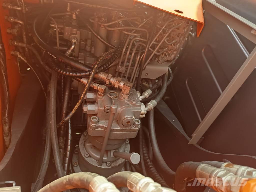 Hitachi ZX 120 Kāpurķēžu ekskavatori