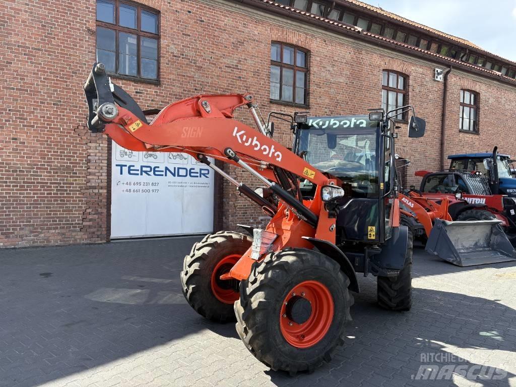 Kubota R 082 Iekrāvēji uz riteņiem