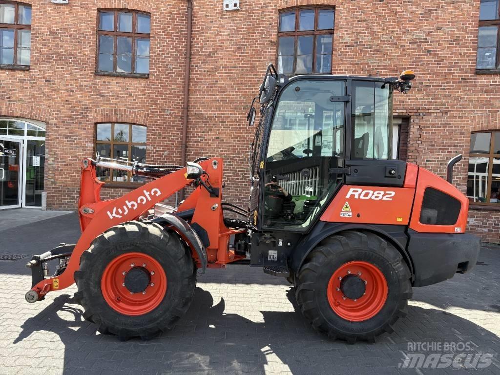 Kubota R 082 Iekrāvēji uz riteņiem