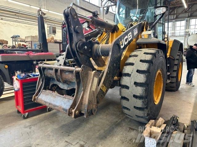 JCB 427 ZX T4 Ekskavatori-iekrāvēji