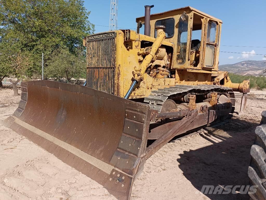 Komatsu D 85 A-12 Kāpurķēžu buldozeri