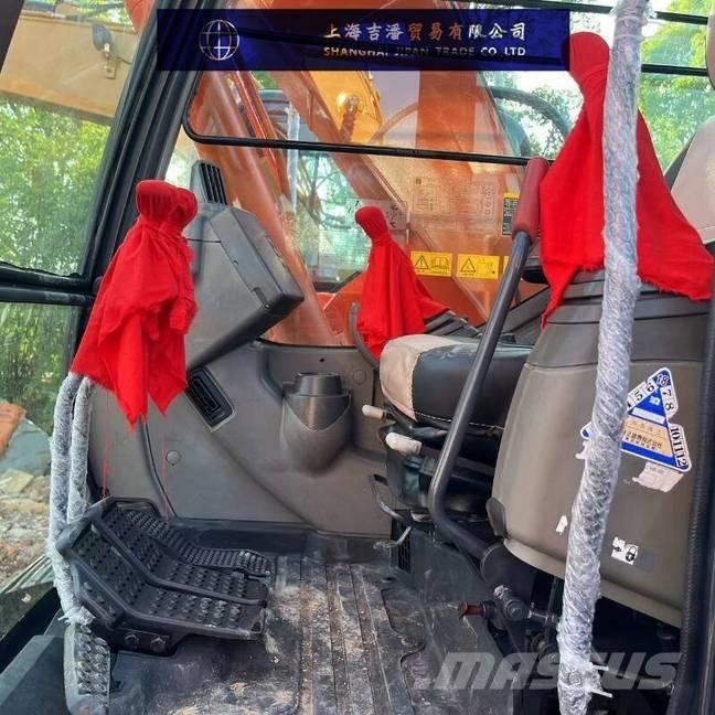 Hitachi ZX 135 Kāpurķēžu ekskavatori