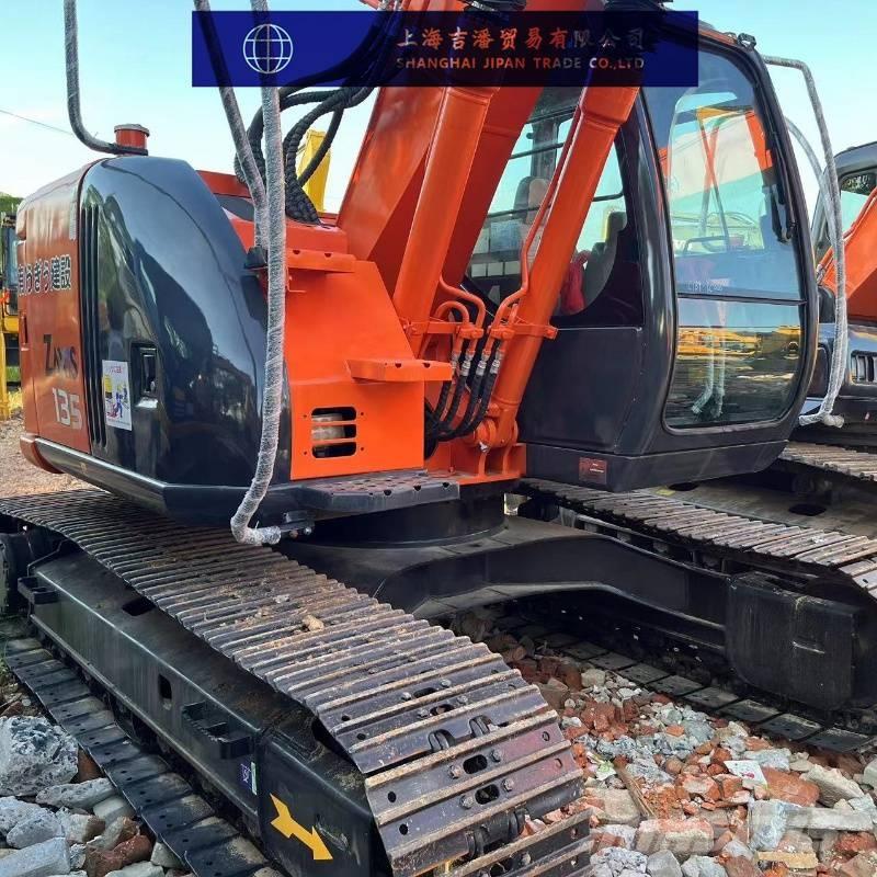 Hitachi ZX 135 Kāpurķēžu ekskavatori