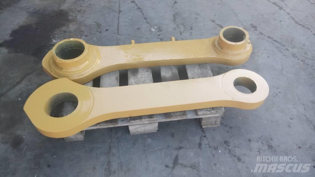 CAT 245 Strēles un kausi
