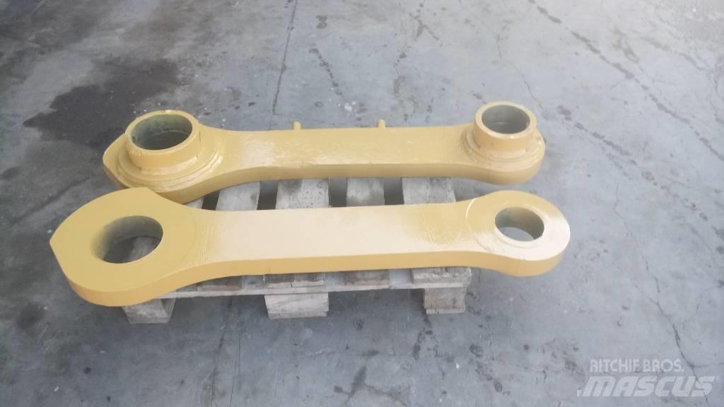 CAT 245 Strēles un kausi