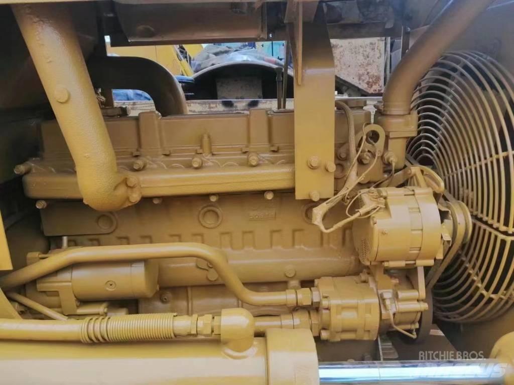 CAT D 4 C Kāpurķēžu buldozeri