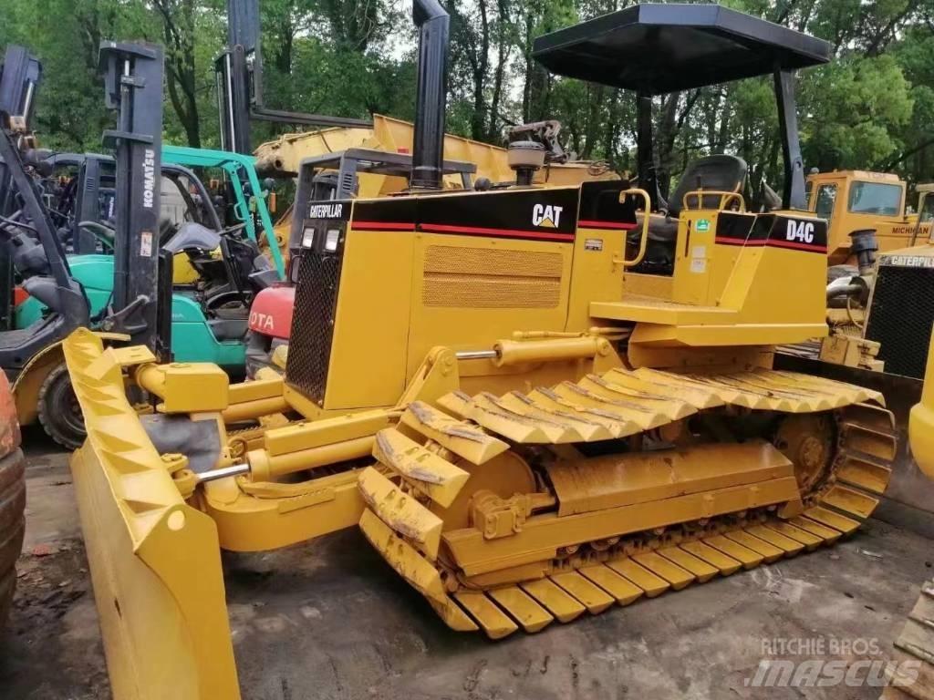CAT D 4 C Kāpurķēžu buldozeri