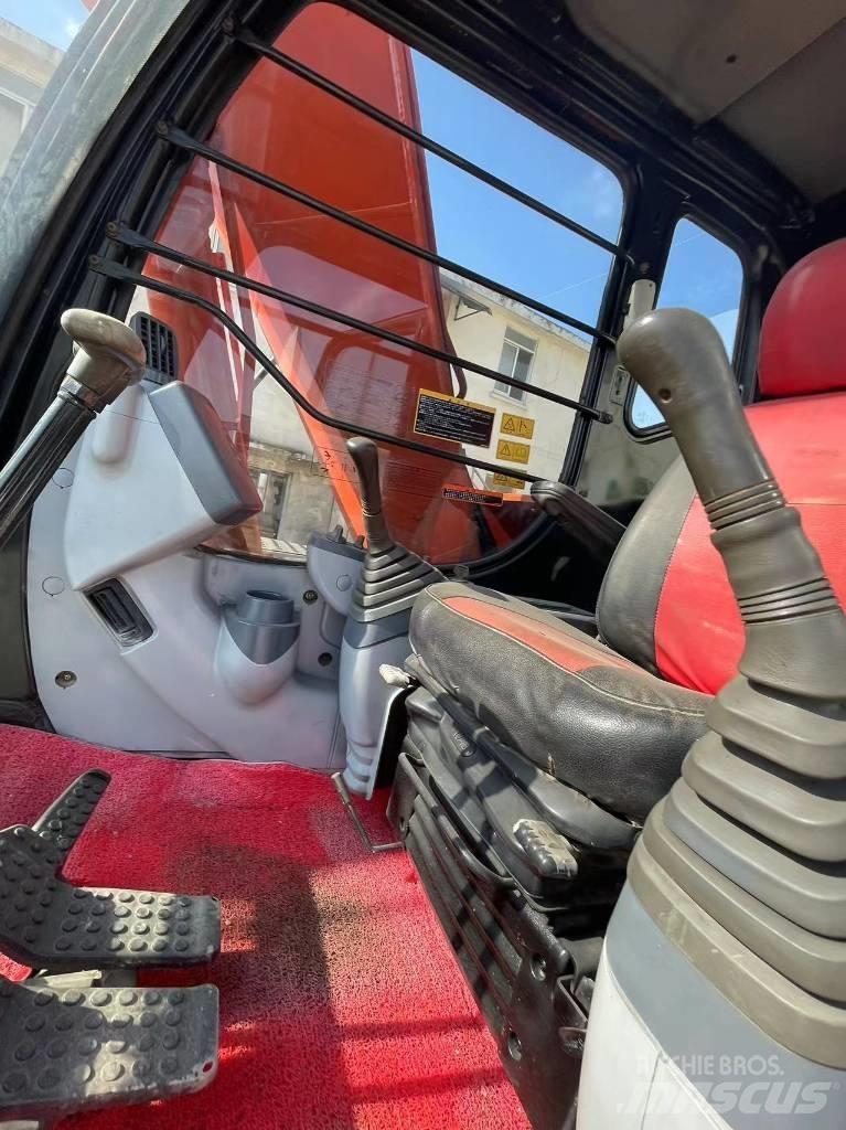 Hitachi ZX 120 Kāpurķēžu ekskavatori