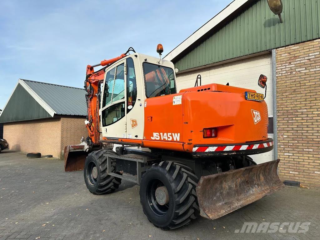 JCB JS145W Ekskavatori uz riteņiem