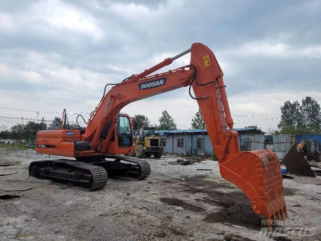 Doosan DX 225 LC Kāpurķēžu ekskavatori