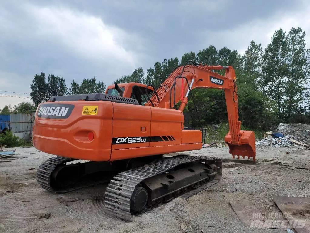 Doosan DX 225 LC Kāpurķēžu ekskavatori