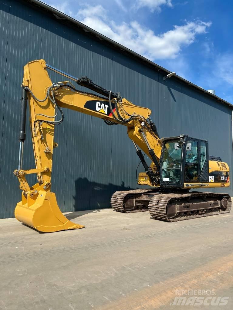CAT 323D LN VA Kāpurķēžu ekskavatori