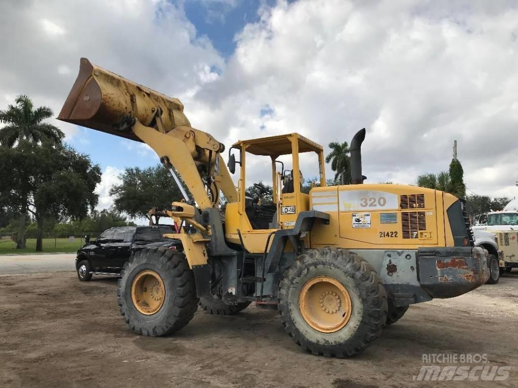 Komatsu WA320-5 Iekrāvēji uz riteņiem