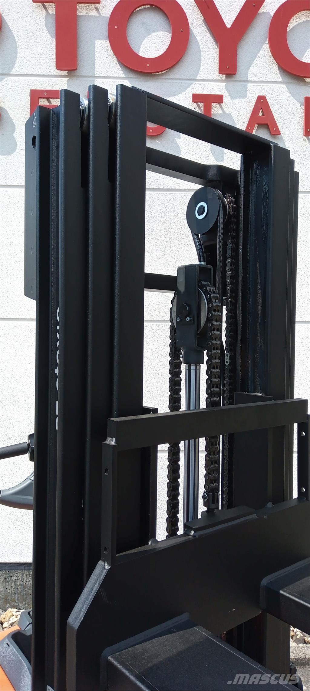 Toyota SWE120L Pašgājēji krautnētāji