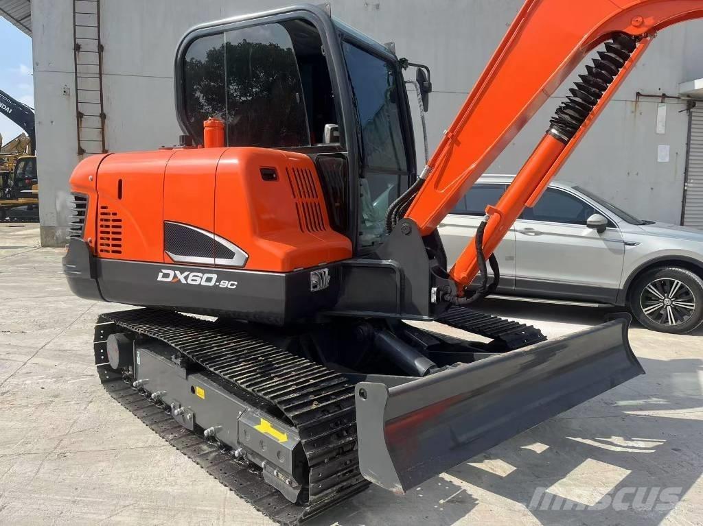 Doosan DX 60 Kāpurķēžu ekskavatori
