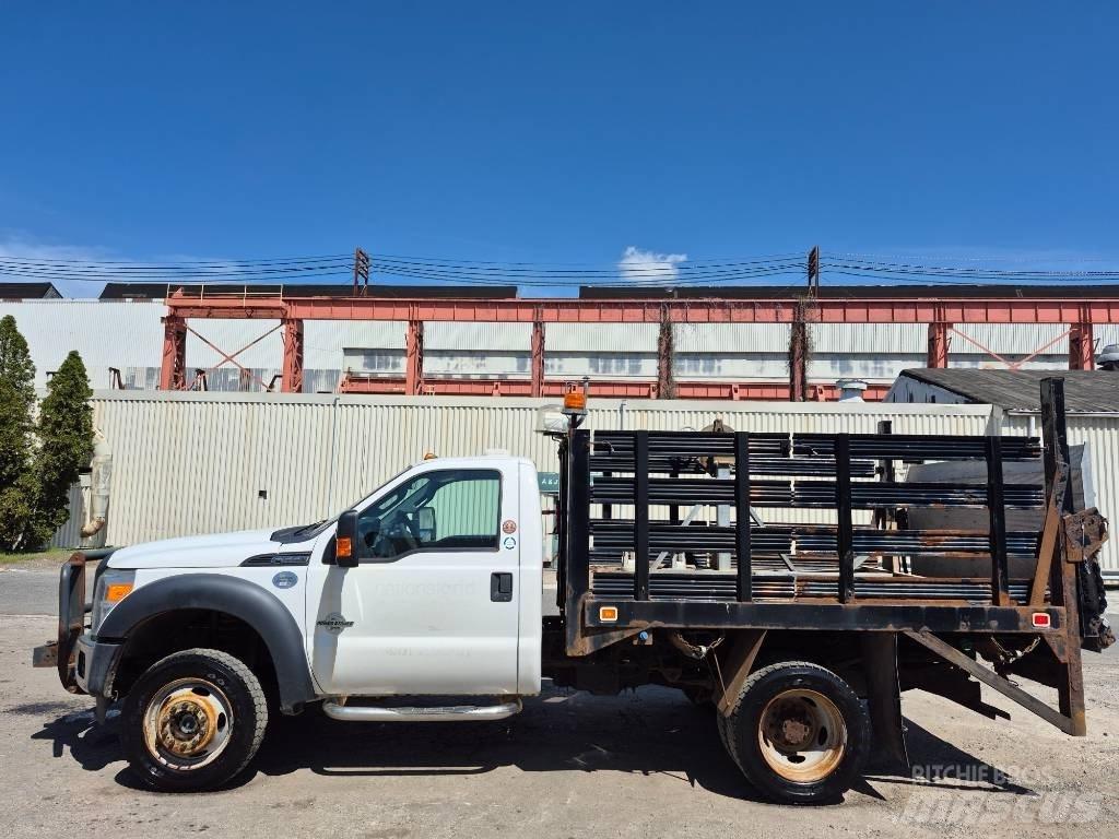 Ford F 550 Vieglais kravas automobilis/izkraušana no sāniem
