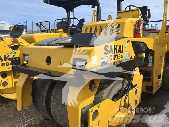 Sakai GW754 Pneimatiskie veltņi