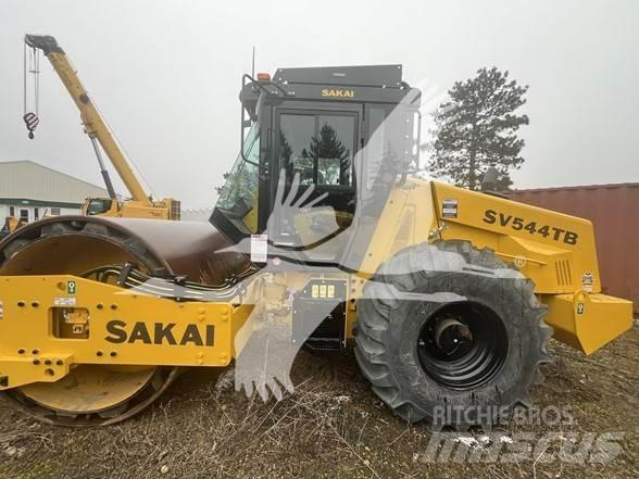 Sakai SV544T Vienvalča grunts veltņi